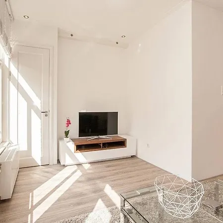 Modern At 